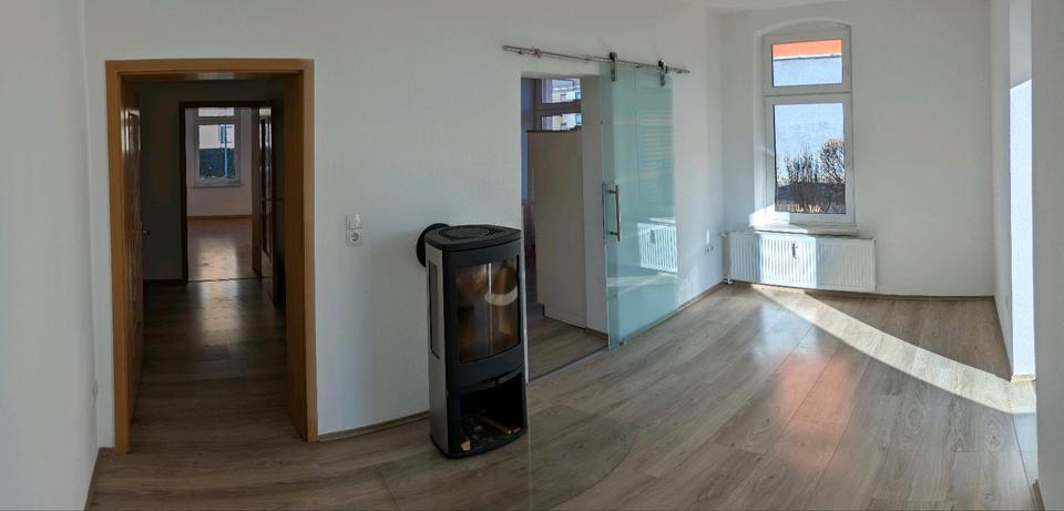 Thumbnail-☀️94 m² Wohnung mit Kamin, Balkon & Solar-Heizung in ruhiger Lage