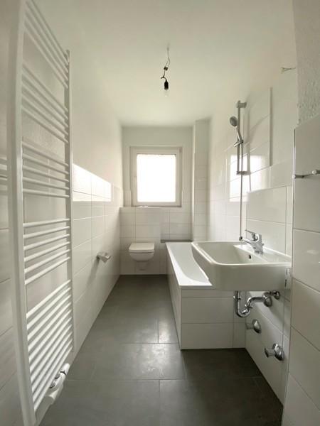 Thumbnail-3-Zimmer-Wohnung, frisch gestrichen und neuen Vinylboden