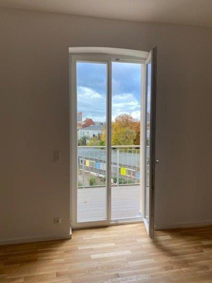 Thumbnail-Helle 4-Z-Wohnung mit Ostbalkon UND Westterrasse, Kamin, Parkett,