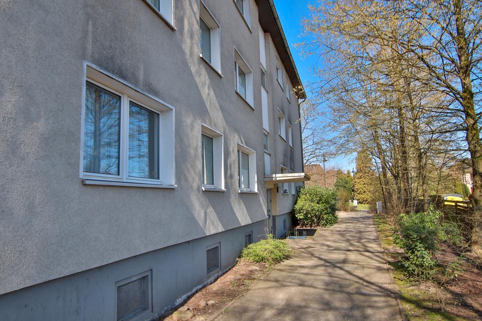 Thumbnail-Erdgeschoss 2-Zimmer-Wohnung mit großer Loggia in zentraler Lage zur Vermietung