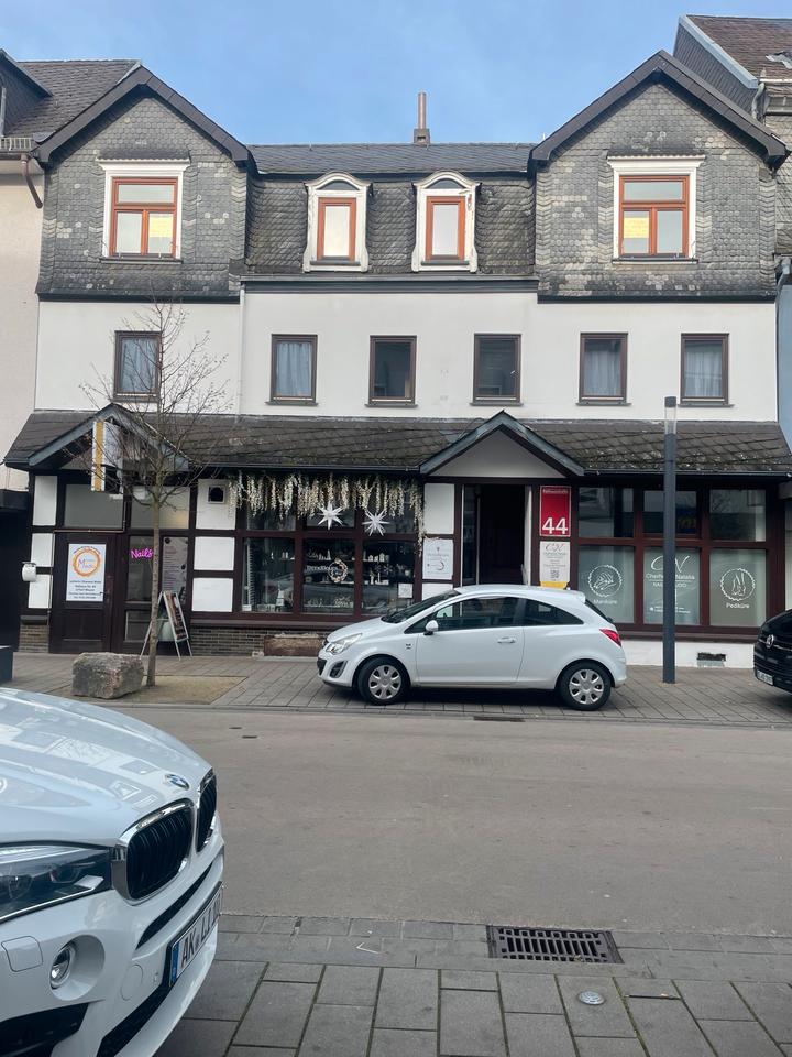 Thumbnail-Mehrfamilienhaus mit 3 Läden