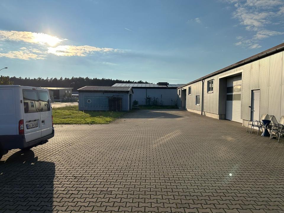 Thumbnail-Produktionshalle und Lagerhalle zu vermieten