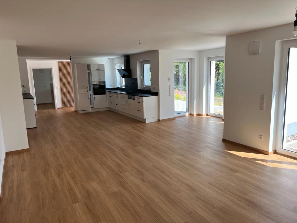 Thumbnail-Moderne 5-Zimmer Wohnung mit Terrasse und großem Garten in Adelsdorf