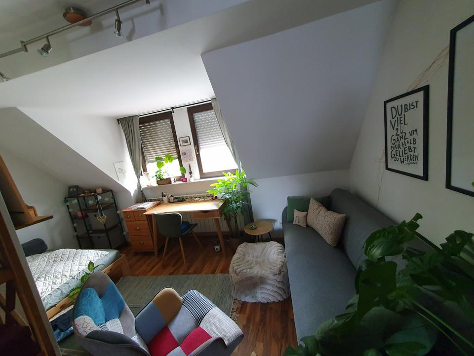 Thumbnail-Helle Dachwohnung ca. 45 qm mit Dachgauben, Autostellplatz