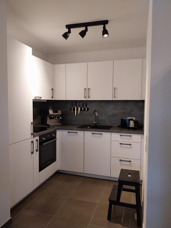 Thumbnail-Hochwertige 2-Zimmer Dachgeschosswohnung mit Einbauküche in ruhiger Wohnlage