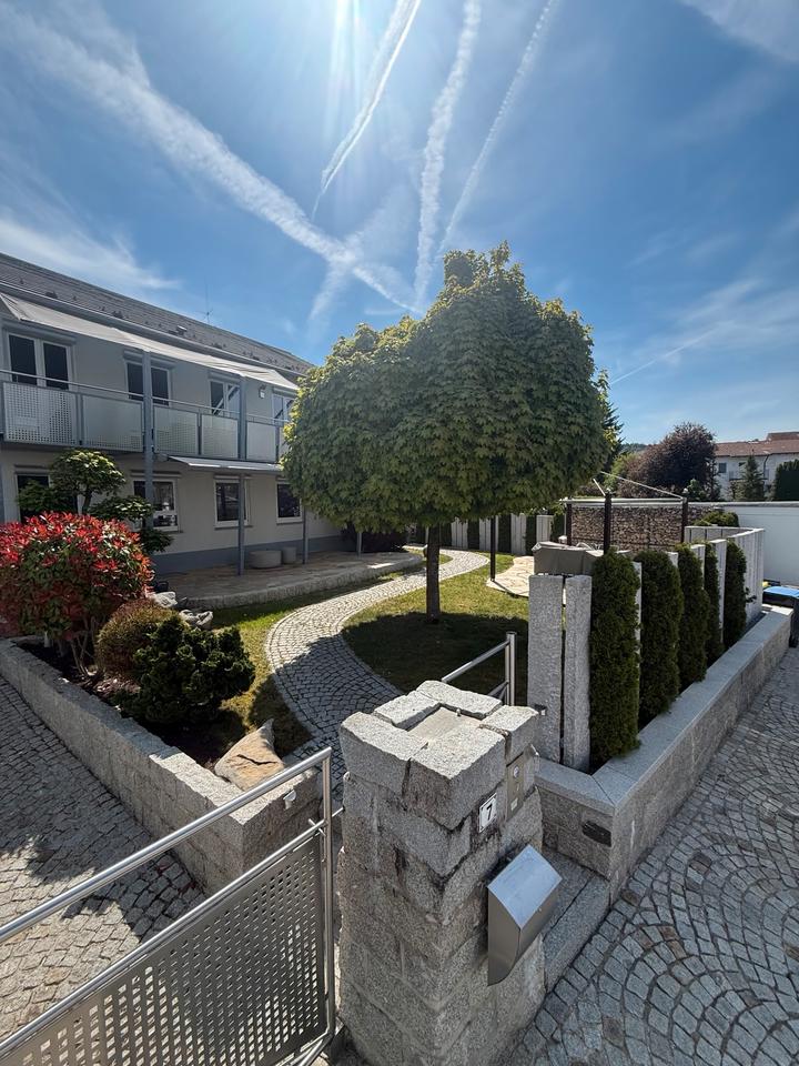 Thumbnail-Modernes Designhaus mit Loftcharakter, Balkon, Garten