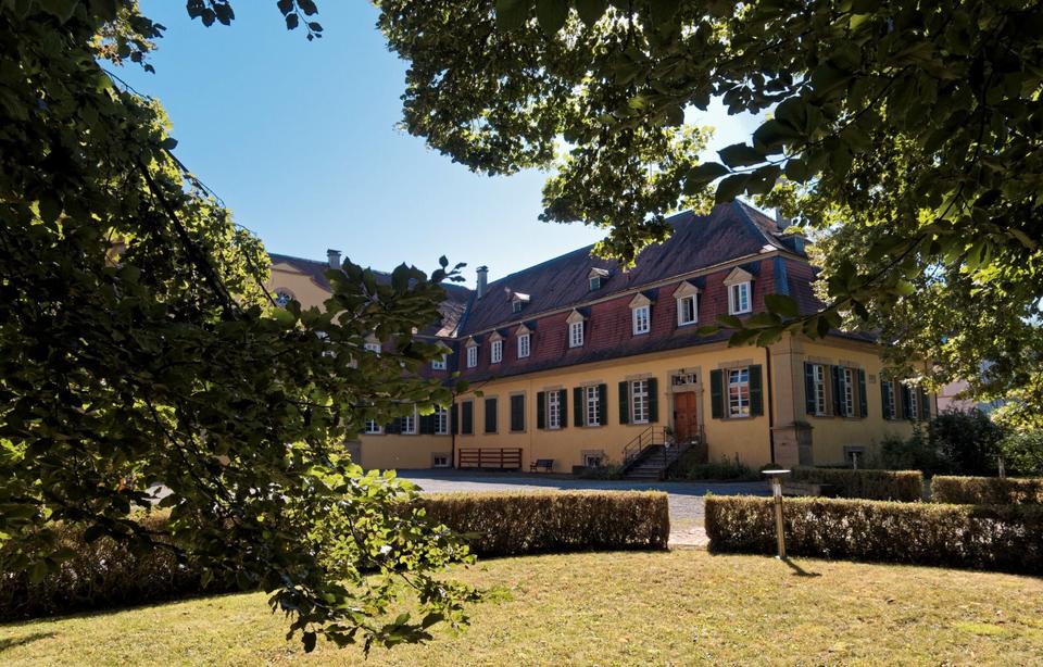 Thumbnail-5 Zimmer Maisonette Wohnung im historischen Kutscherhaus