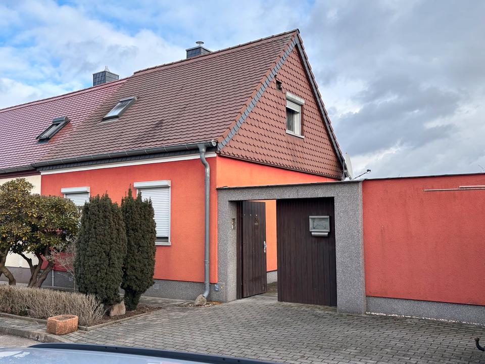 Thumbnail-Kleines Haus mit großem Garten