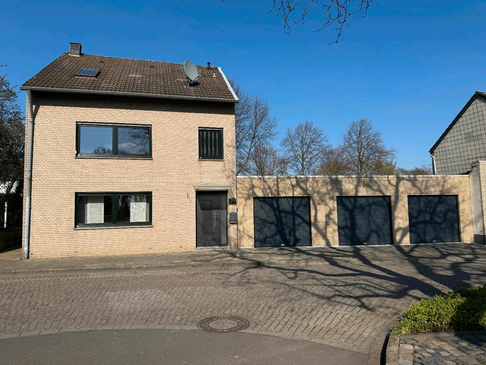 Thumbnail-Großes, freistehendes EFH in Ndz-Ellen Preis inkl. 3 Garagen