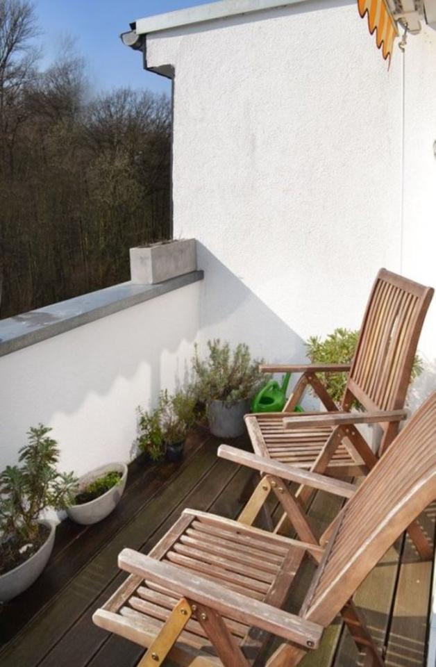 Thumbnail-moderne Dachgeschosswohnung mit Sonnenbalkon und Blick ins Grüne