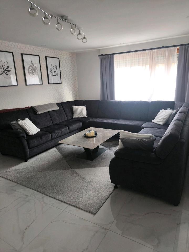 Thumbnail-Attraktive 4-Zimmer-Wohnung mit zwei Balkonen und Tiefgaragenstel