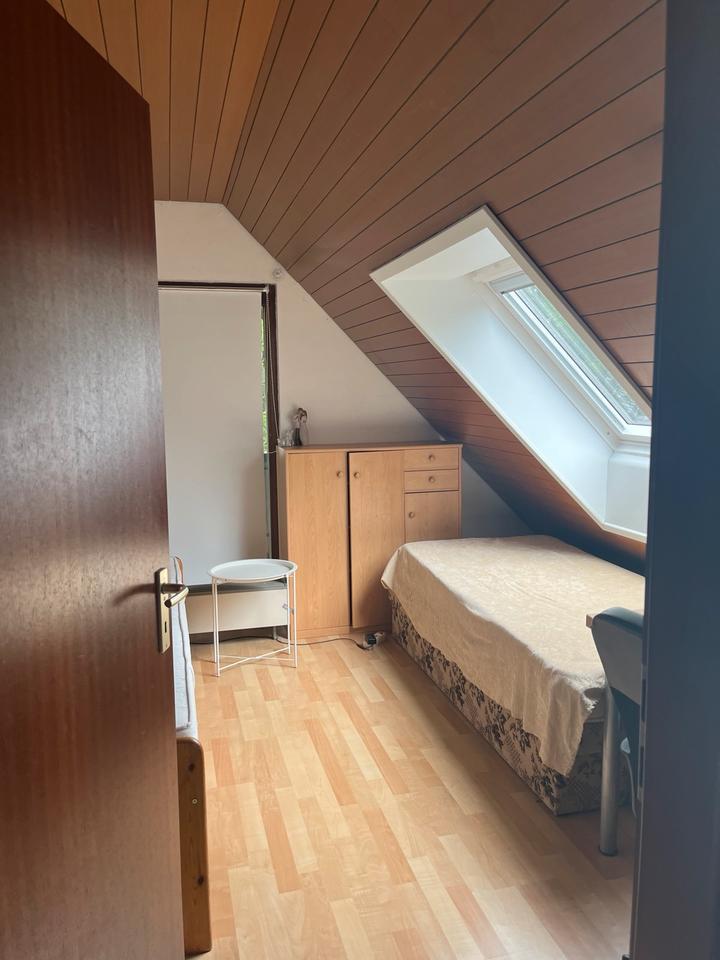 Thumbnail-Helles Möbliertes Zimmer in einer Frauen- WG, AB SOFORT