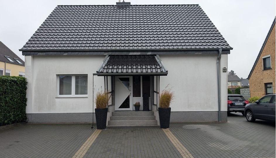 Thumbnail-Freistehendes Einfamilienhaus mit Garage Provisionsfrei