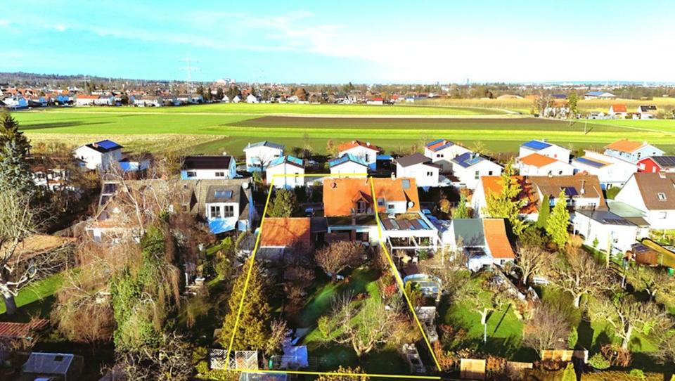 Thumbnail-Doppelhaushälfte mit großem Grundstück in renommierter Lage