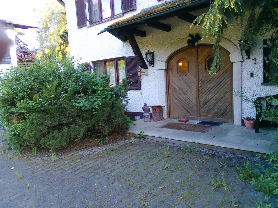 Thumbnail-2 Häuser Villa und Hausmeisterhaus großes Grundstück sehr gute Ve