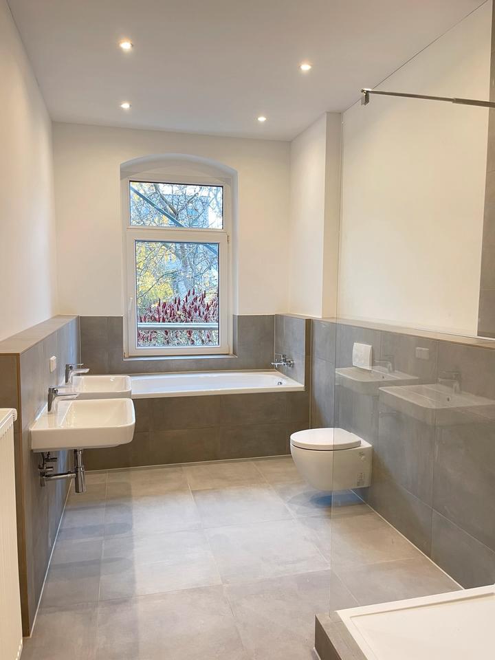 Thumbnail-Großzügige und sanierte 4 Raum Wohnung mit Balkon