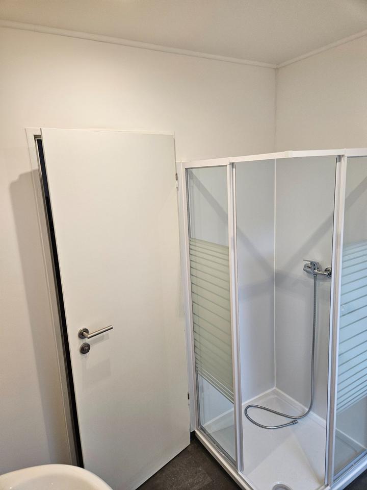 Thumbnail-2-Zi.-Souterrainwohnung mit Terrasse und Blumenbeet zu vermieten