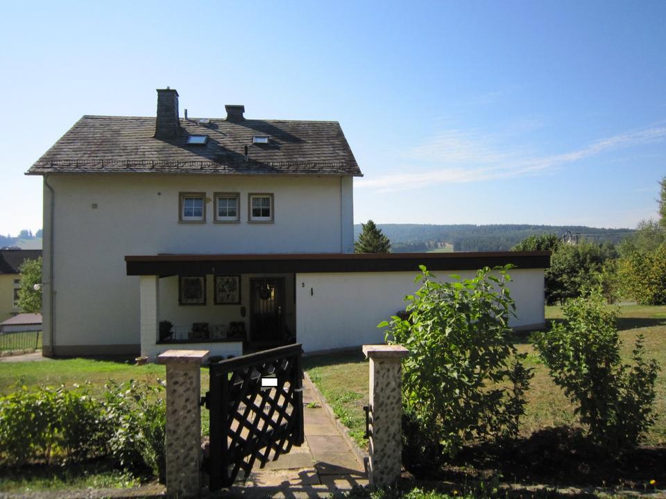 Thumbnail-Zweifamilienhaus mit großem Garten, 3 Garagen und viel Potenzial