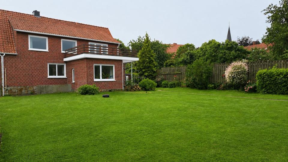 Thumbnail-Freistehendes Einfamilienhaus mit uneinsehbarem Grundstück