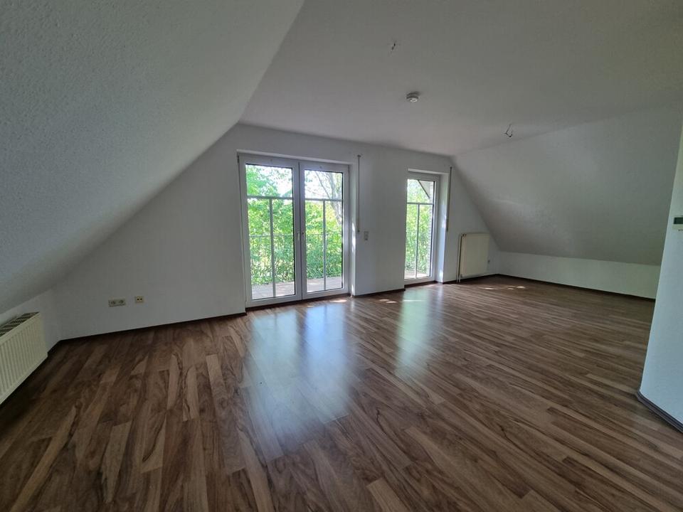 Thumbnail-Geräumige Dachgeschosswohnung in ruhiger Siedlungslage zu vermieten!