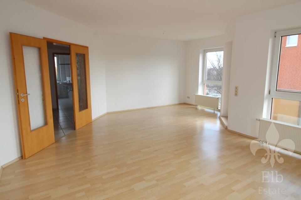 Thumbnail-Großzügige 3 Raum Wohnung mit Balkon, Tageslichtbad und Keller im LindenplatzHermsdorf