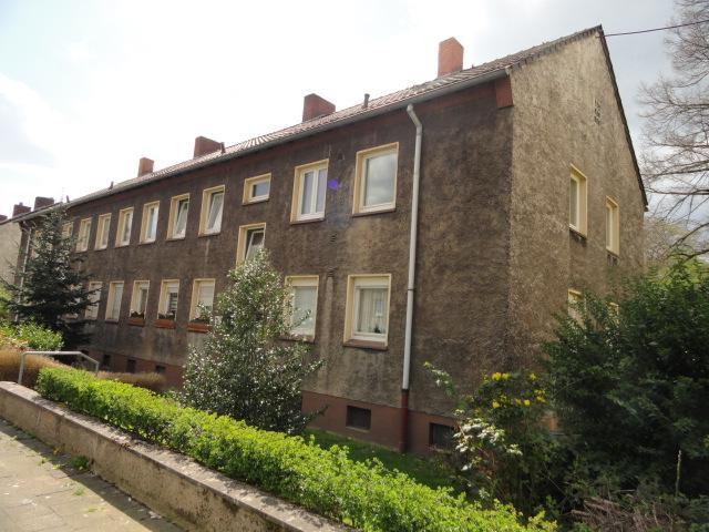 Thumbnail-Sehr schöne 2-Zimmerwohnung mit Laminat, neuen Fenstern und modernisiertem Bad...