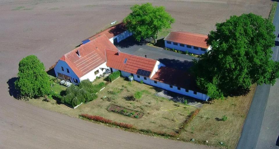 Thumbnail-Resthof mit mehreren HallenGaragen und Werkstatt