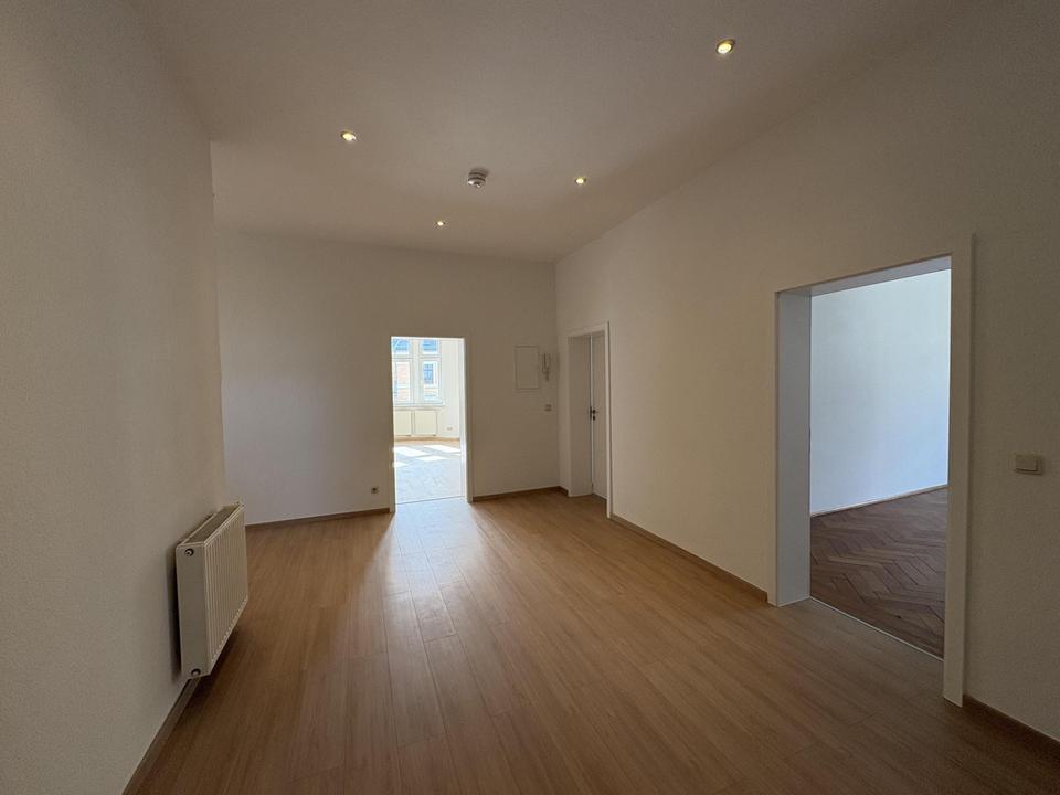 Thumbnail-Repräsentative 8-Zimmer- Gewerbeeinheit mit Liftzugang in Zwickau