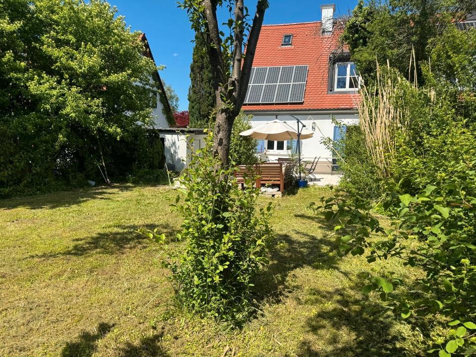 Thumbnail-Doppelhaushälfte mit großem Südgarten in absolut ruhiger Lage