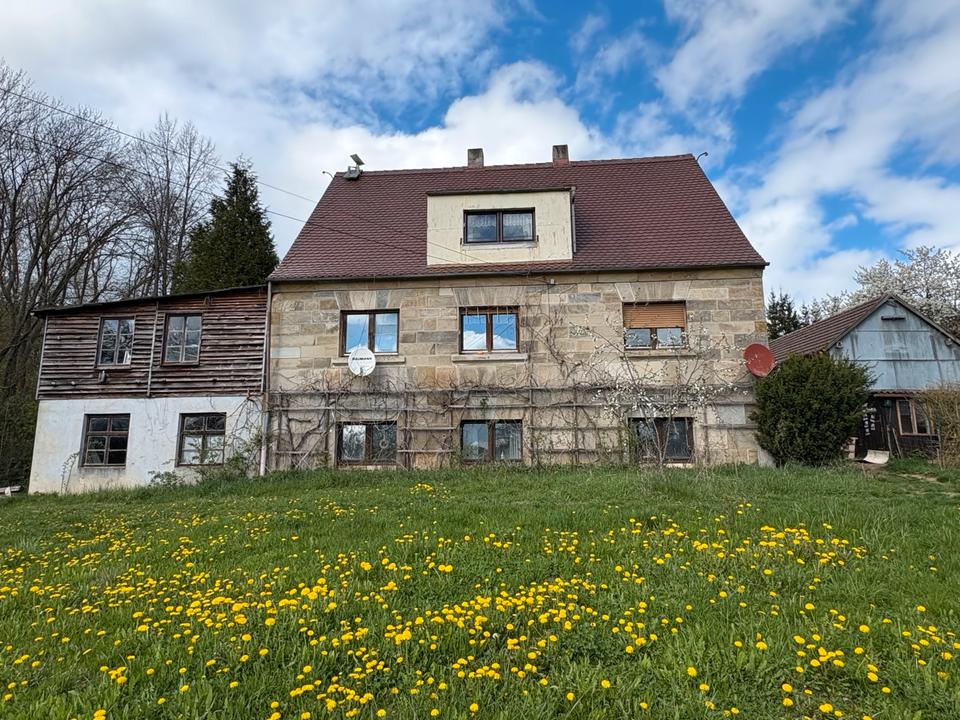 Thumbnail-Haus mit großem Grundstück zu verkaufen
