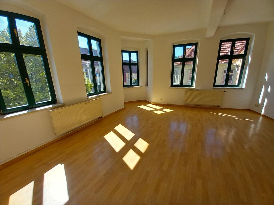 Thumbnail-Helle 3-Raum-Wohnung im Altbau (1. OG)