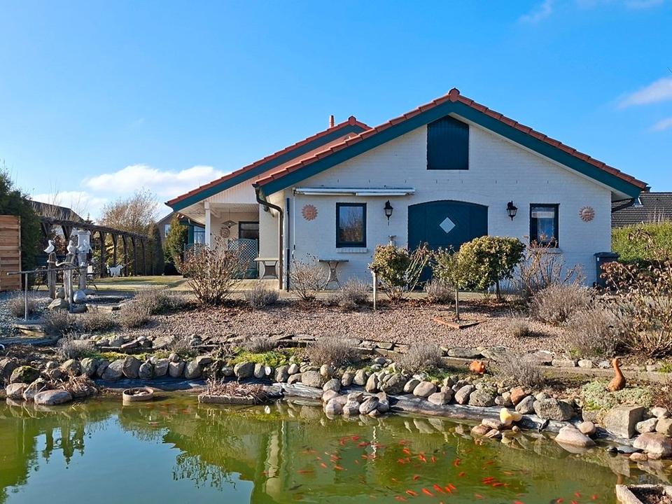 Thumbnail-Bungalow mit Carport und idyllischem Traumgarten
