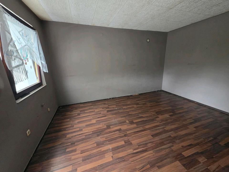 Thumbnail-3-ZKB Wohnung in Ludweiler mit großes überdachte Terrasse-