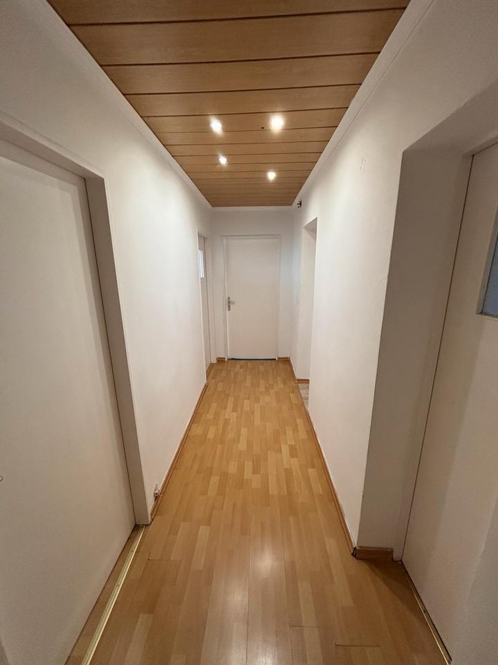 Thumbnail-Helle 4-Zimmer-Wohnung mit Balkon zu vermieten