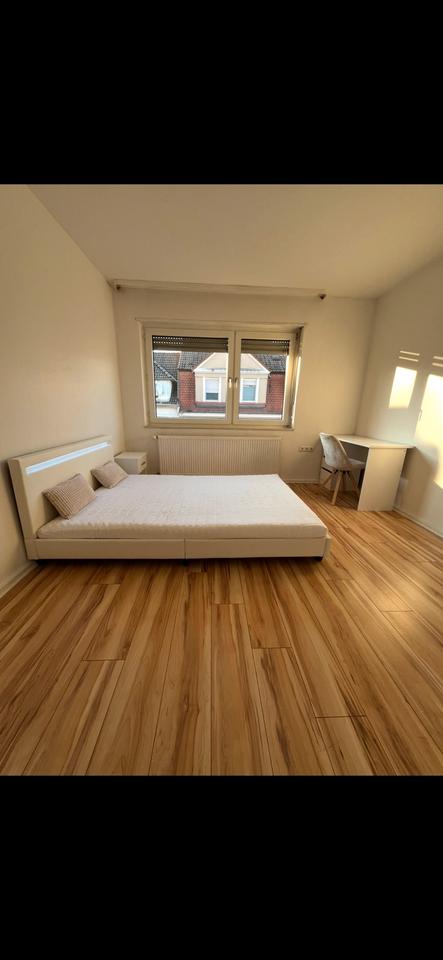 Thumbnail-Moderne, möblierte 2,5-Zimmer-Wohnung + EBK + ruhige Lage