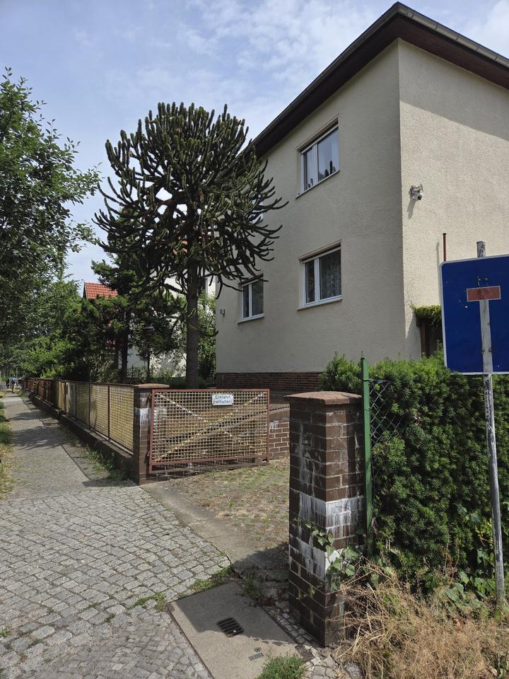 Thumbnail-Freistehendes zwei Familienhaus in Lichterfelde, Provisionsfrei