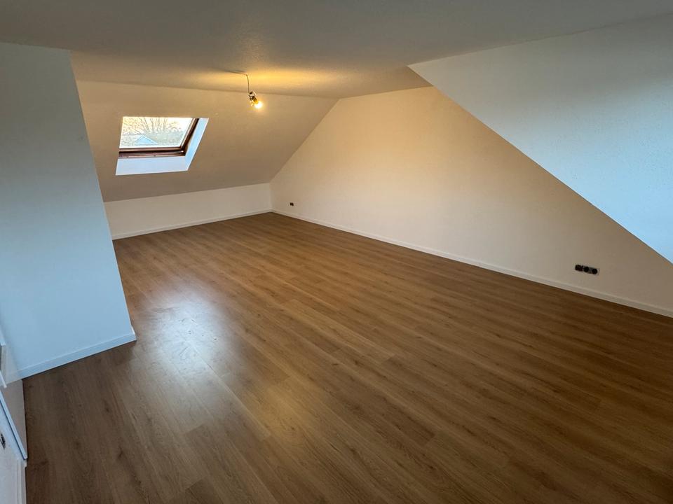 Thumbnail-2-Zimmer-Dachgeschosswohnung