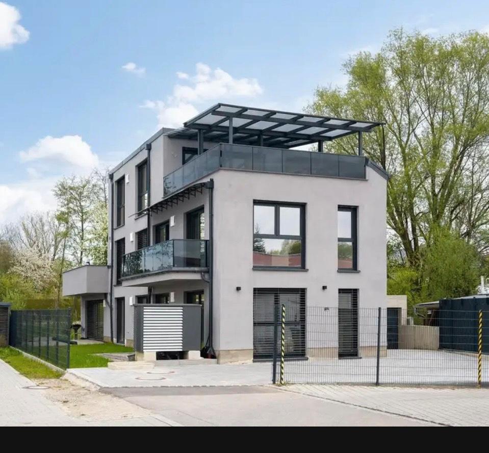 Thumbnail-„Ein attraktives, komplettes Mehrfamilienhaus steht zum Verkauf.“