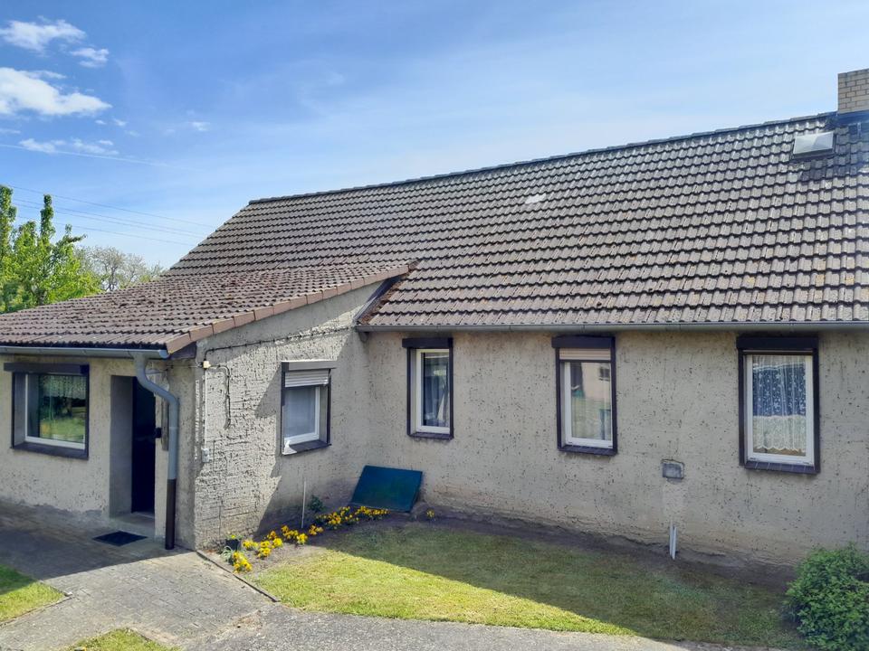 Thumbnail-Haus auf großem Grundstück, mit angrenzendem Feld und Fernblick