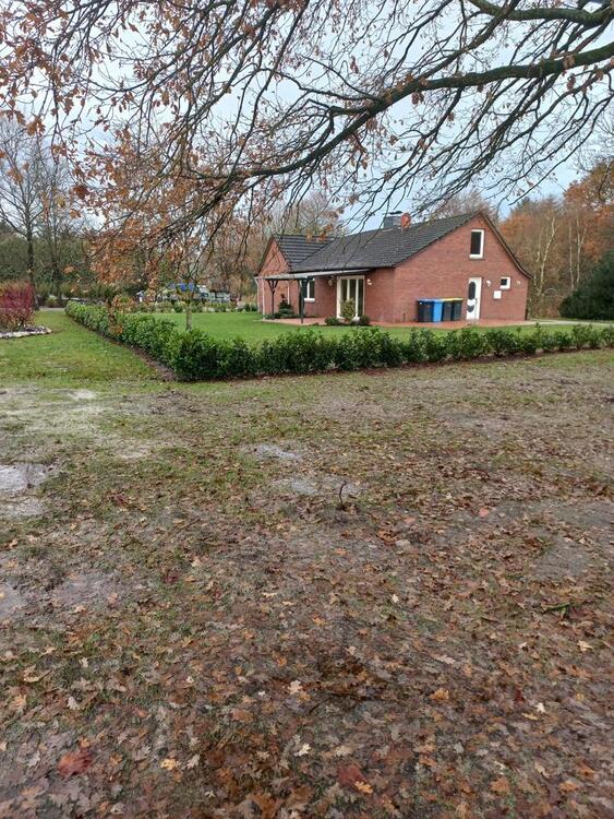 Thumbnail-Freistehendes Einfamilienhaus mit großem Garten