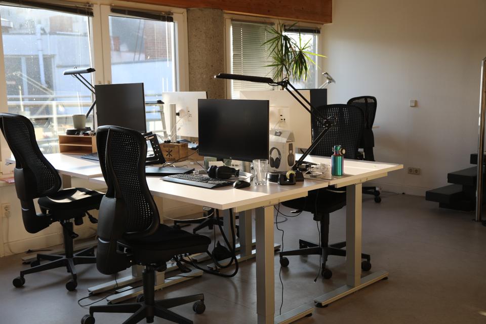 Thumbnail-Schreibtischplätze im Kreuzberger Penthouse mit Dachterrasse