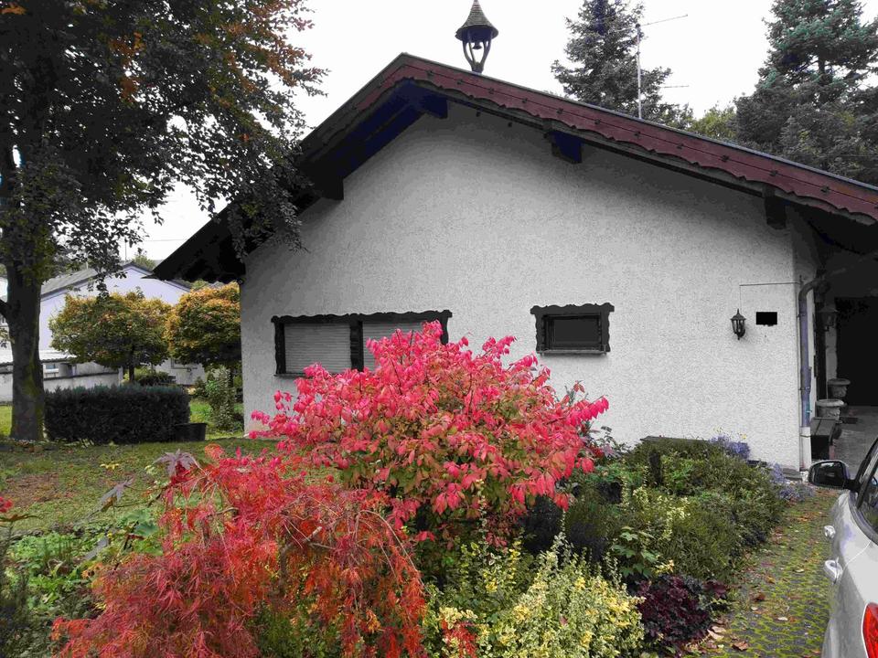 Thumbnail-Wohnhaus in ruhiger Lage großer Garten mit Bachlauf