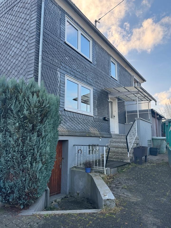 Thumbnail-Einfamilienhaus mit 2 Garagen und großem Garten in Struthütten