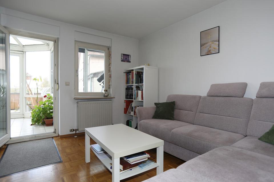 Thumbnail-Großzügige, schöne 2-Zimmer-Wohnung mit tollem Wintergarten und Balkon!