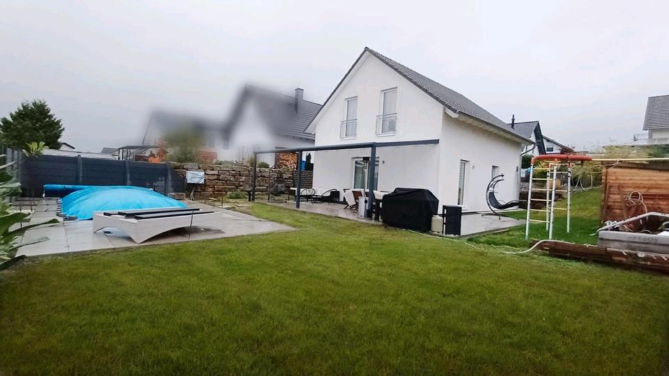 Thumbnail-Einfamilienhaus in ruhiger Lage mit Garten und Pool