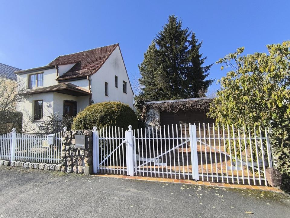 Thumbnail-Einfamilienhaus in ruhiger Umgebung mit Einliegerwohnung und Pool