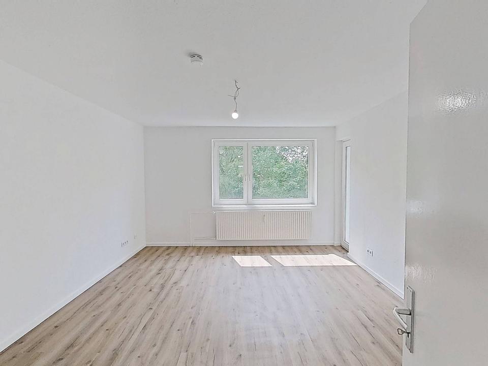 Thumbnail-Moderne 3-Zimmer-Wohnung mit BALKON und Wannenbad