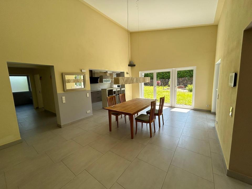 Thumbnail-Wunderschöne moderne Erdgeschoß-Wohnung mit überdachter Terrase und eigenem Garten