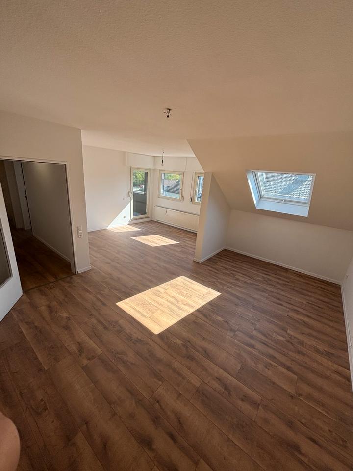 Thumbnail-Helle, Renovierte 1-Zimmer Wohnung mit Dachterasse