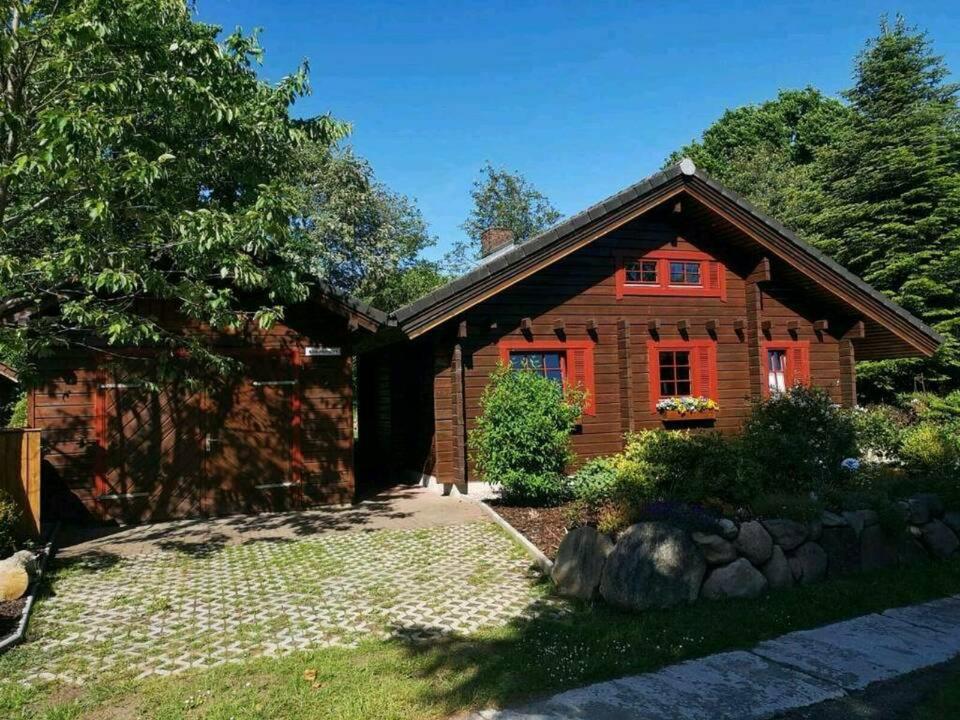 Thumbnail-kommodiges finnisches Blockbohlenhaus mit Sauna und Hot Tub